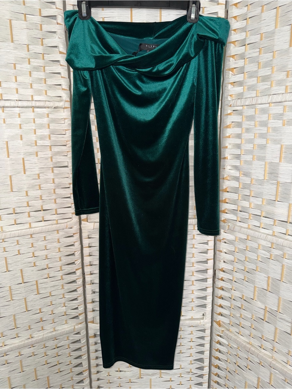JLUXLABEL Emerald Green Off-Shoulder Velvet Midi Dress